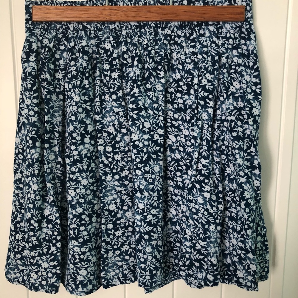 Hollister navy blue flower printed small skirt